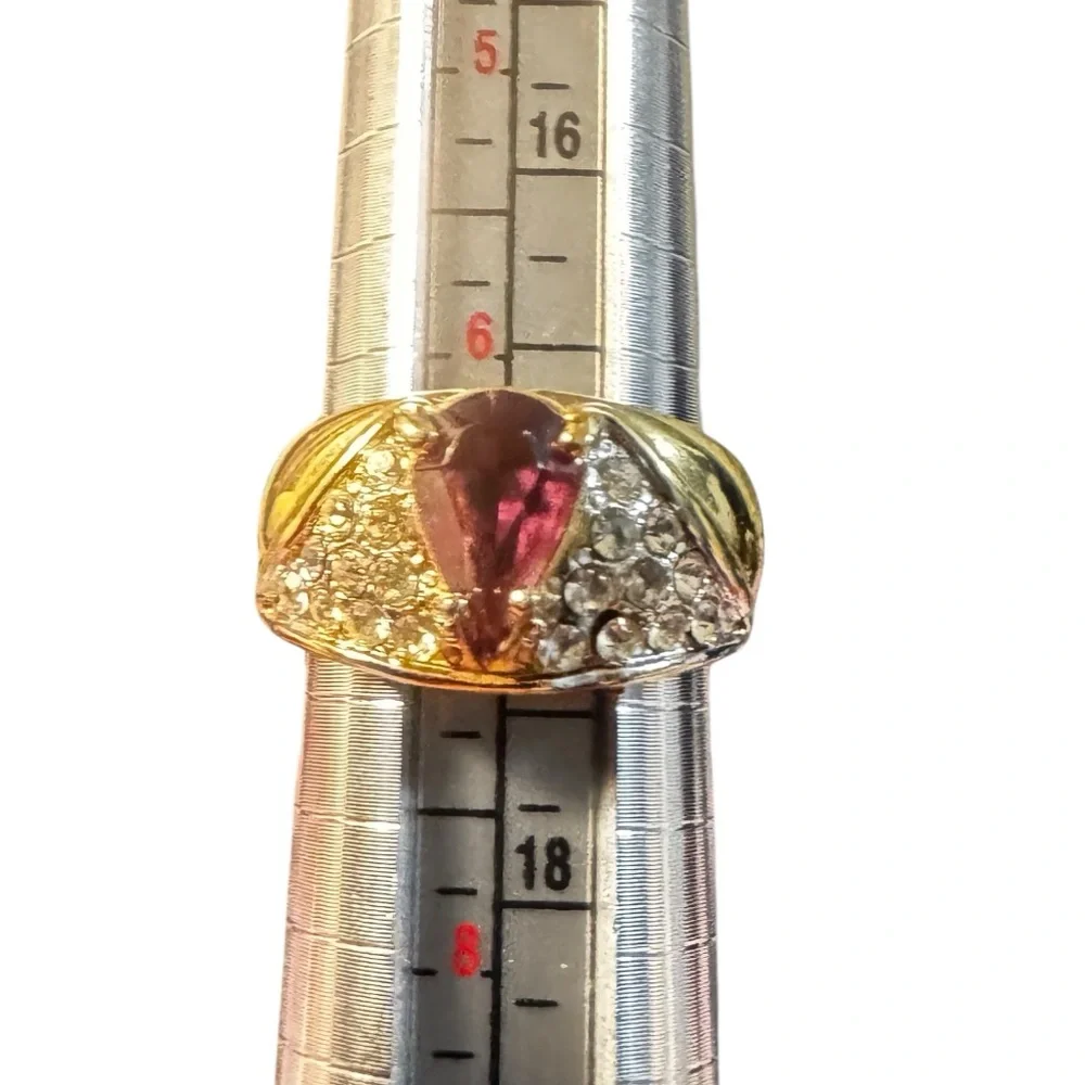 ✨ Vintage Gold-Tone Cocktail Ring w/ Pink Teardrop Stone & Crystal Accents